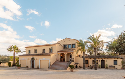 5 bedrooms, 4 bathrooms Finca in Benissa