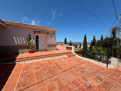 3 bedrooms, 3 bathrooms Villa in Denia